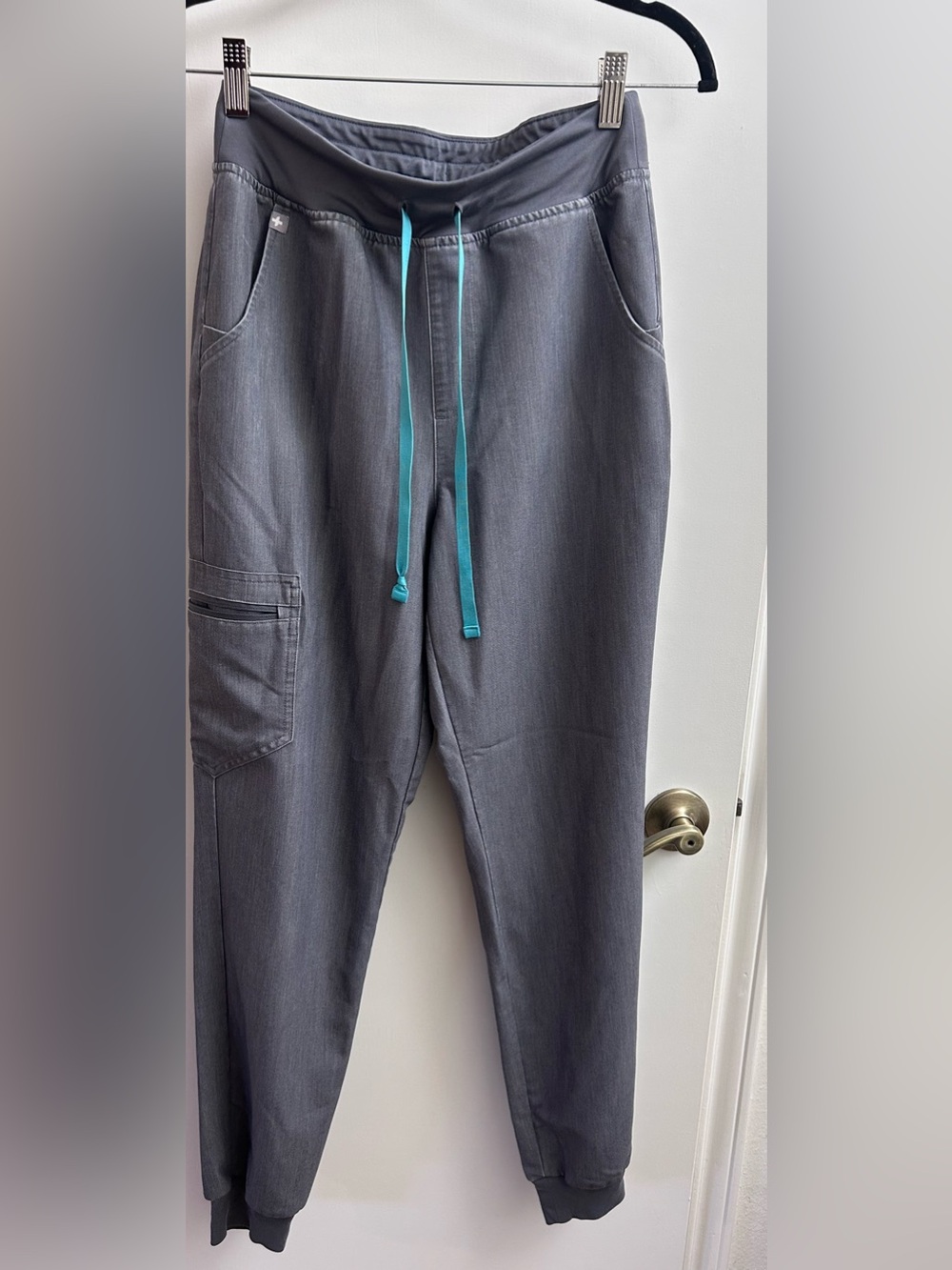 Women’s Figs Heather Gray Jogger Size S/T  Scrub Bottoms
